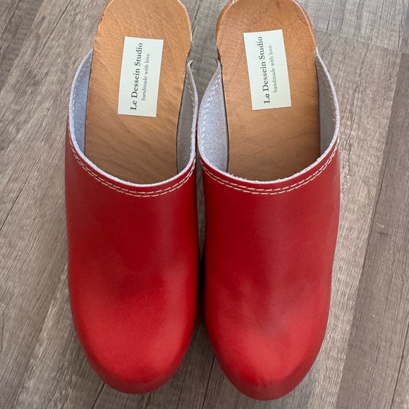 Red Clogs - Picture 5 of 5